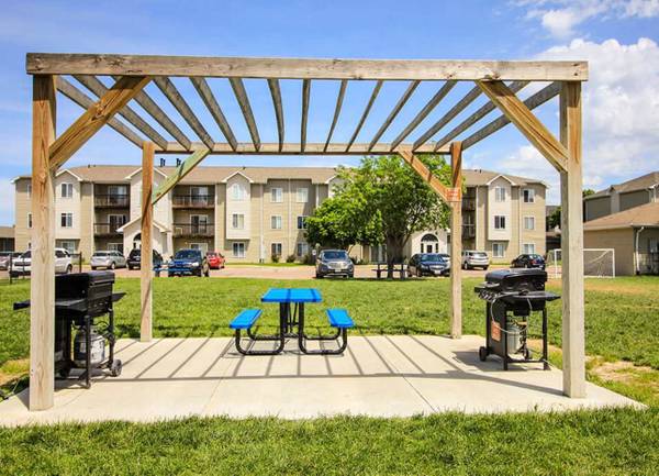 $1,135 / 2br - 894ft2 - Your Ideal Balance of Style, Location, and Livability (1000 East 17th Street, South Sioux City, NE)64052203380738123