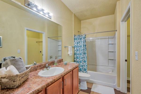 $1,649 / 2br - 1173ft2 - 2 Bedroom #707 1 month Base Free/Credite App and Admin Fees (Asheville)64029212307457124