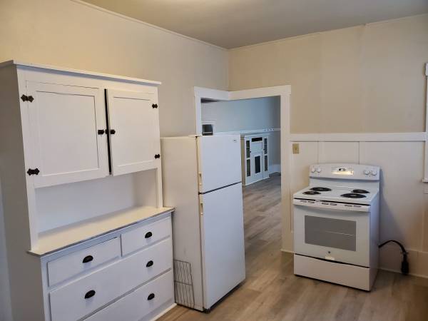 $995 / 1br - 700ft2 - Charming 1920s Era Apartment (Redding)63972381249538123