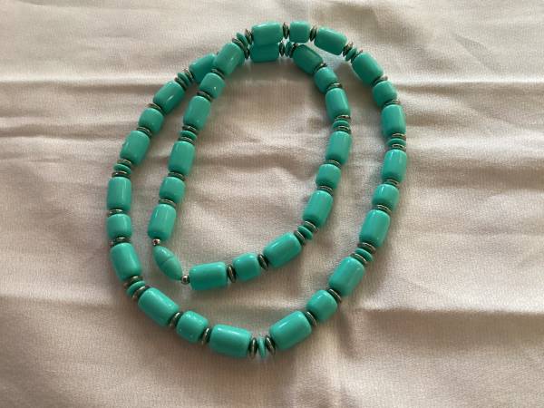 Vintage aqua necklace plastic lucite acrylic bakelite ? jewelry  30” j 1