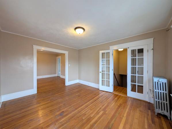 $2,600 / 2br - 2 bed by Tufts U - Dishwasher - Parking (Medford \ Tufts \ Somverville Line)63828484051329123
