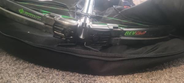 Barnett Revolution AVI Crossbow Package - Hunting Ready w/ Cocking Device 1