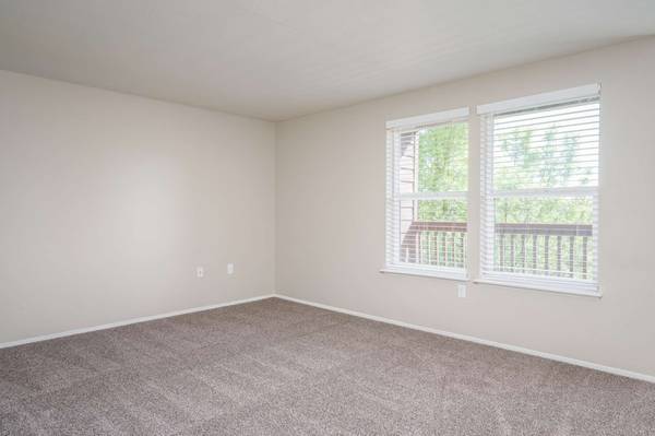 $1,646 / 2br - 924ft2 - Convenient kitchen appliances and in sink disposal (Clackamas)63831753125251124