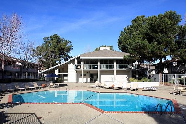$3,820 / 2br - 958ft2 - 2 Swimming Pools, Tennis Courts, Free Pilates Classes (foster city)64030489175809124