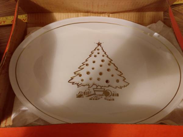 Oval Serving Dish with a Christmas Tree Design 1