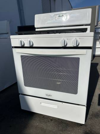 2021 Whirlpool 30” Gas stove with oven 1