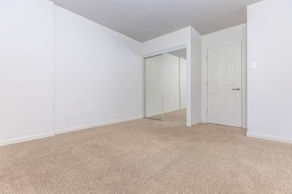 $2,202 / 2br - 1120ft2 - Encimeras de cuarzo elegantes, en Alexandria VA, 2 BD (250 S Whiting St, Alexandria, VA)63779464726531122