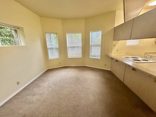 $1,295 / 1br - 550ft2 - * * VIDA MODERNA  * *  EVERETT APTS  * * (2018 NW Everett / NW / Northwest)63820883258371120