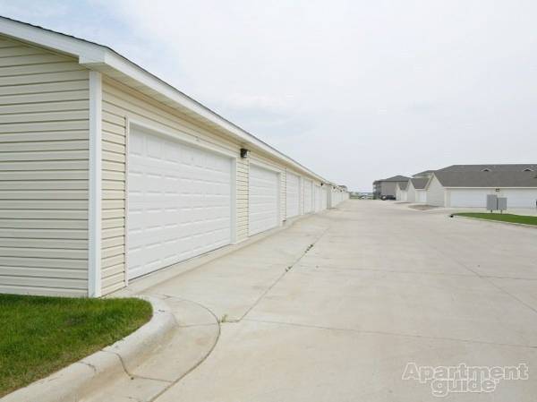 $1,010 / 1br - 812ft2 - Free Wi-Fi, Stainless Steel Appliances, 1bd 1ba (3414 21st Ave NW, Minot, ND)63894675237890123