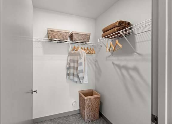 $2,350 / 2br - 920ft2 - 2BR con encimeras de cuarzo + piscina estilo resort y espacio para barbacoa! (6th Ave - Tacoma)63850641112835121