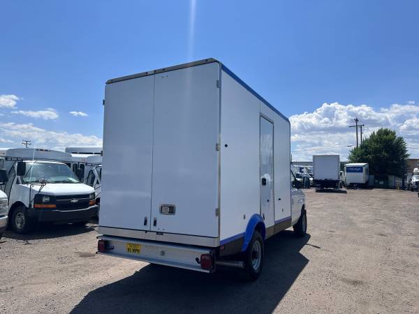 2024 Ford E-350 - 12' - Photo 13