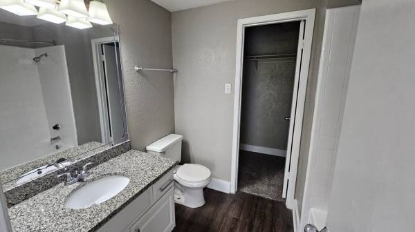 $1,125 / 2br - 803ft2 - Large Closets, Window Coverings, High Ceilings (7610 Skillman St, Dallas, TX)63796601790467120