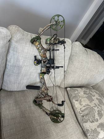 Bear Archery Compound Bow 1