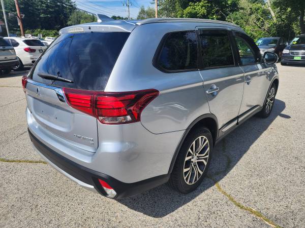 2017 Mitsubishi Outlander SE AWD 3rd row 78k miles clean Carfax 7 - $12,995 (Rowley)63437526586243124