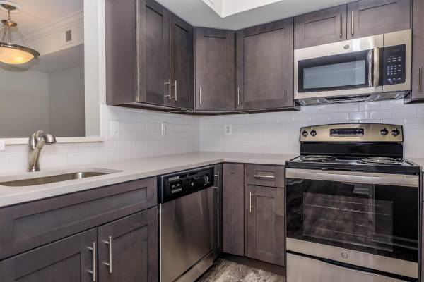 $2,020 / 1br - 886ft2 - Playground, Vertical Blinds, 1B/1B (5901 Coverdale Way, Alexandria, VA)64040192212737124