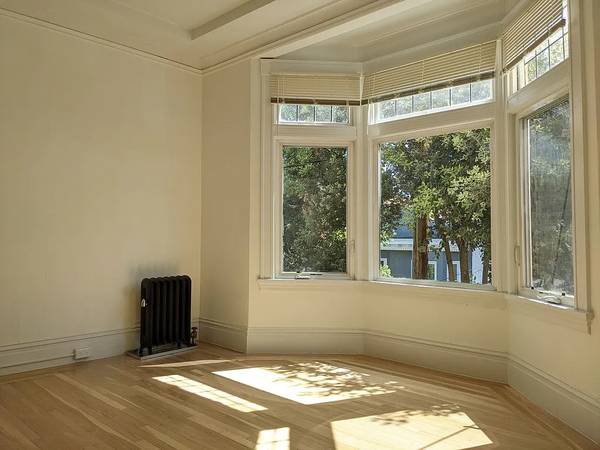 $950 / 1br - Remodeled 1 bedroom in the heart of the Mission 140 Julian Ave! (San Francisco)63785452690819120