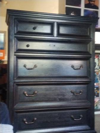 Free antique dresser 1