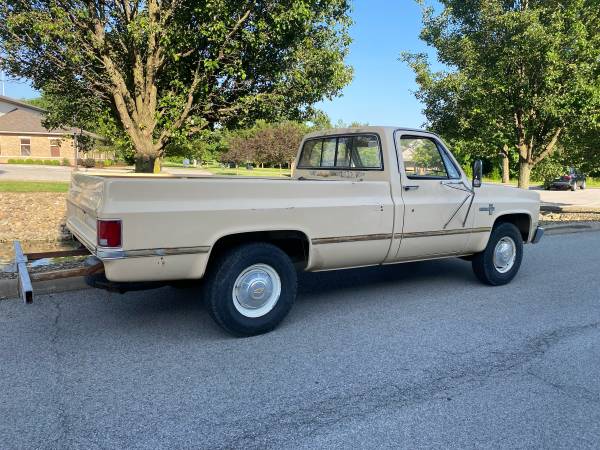 Camioneta Chevrolet C20 de 1984 - $8,000 (Youngstown)63612079229827122