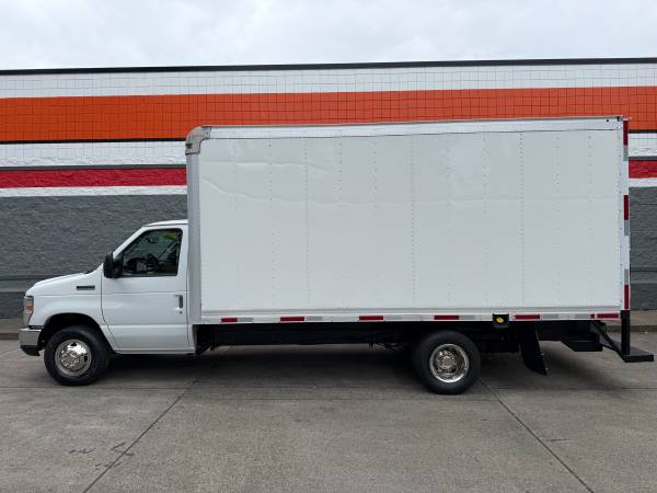 2018 Ford E-450 SUPER DUTY - Photo 4