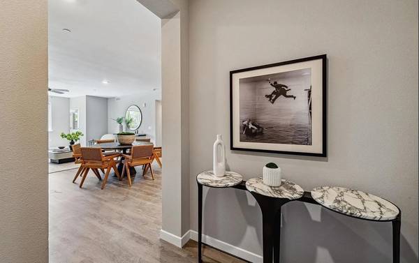 $3,390 / 2br - 1148ft2 - Chic 2-Bed, 2-Bath Condo in West Oakland’s Vibrant Hub (oakland west)63668012069249123