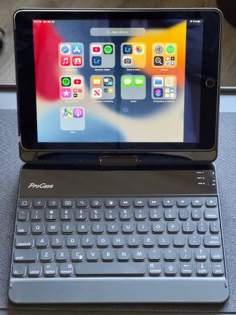 Apple iPad Air 2 With Case And Bluetooth Keyboard 1