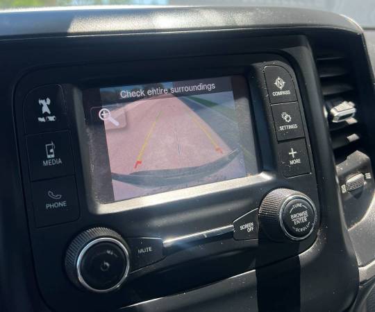 2020 RAM 1500 Crew Cab Tradesman Camioneta Pickup de 4 Puertas, 1 Dueño - $14,000 (Largo)63443376679043123