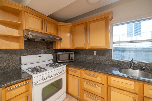 $1,420 Efficiently Appointed Studio in Adam's Point! (oakland lake merritt / grand)63938624630275120