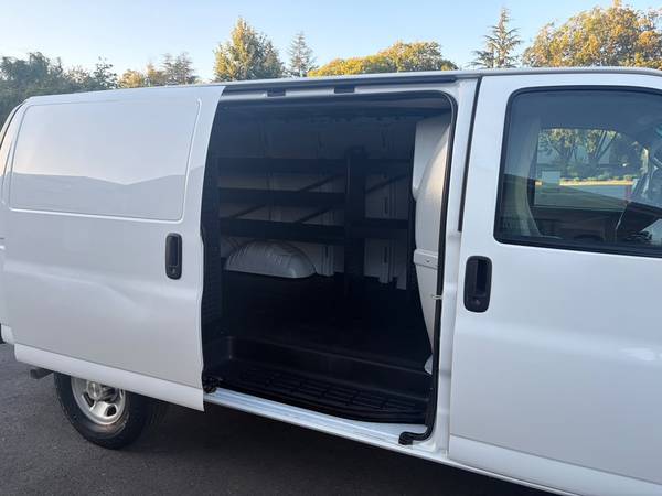 2023 Chevrolet Express 2500 - Photo 13