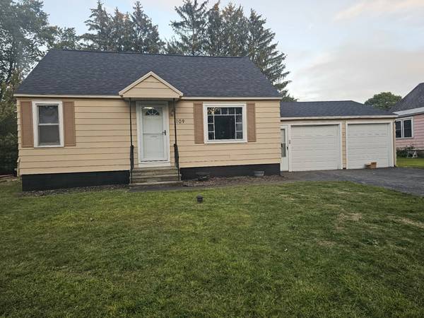House in North Syracuse for Rent

$2,300