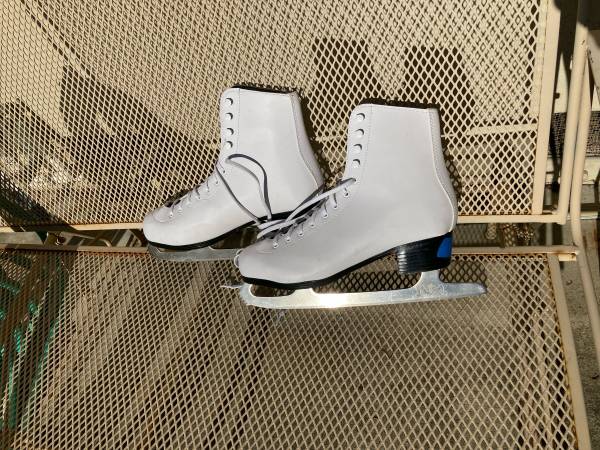 Ladies ice skates 9 1
