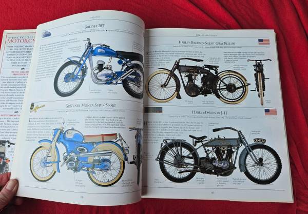 1995 La enciclopedia de la motocicleta, libro nuevo en tapa dura - $30 (Tacoma)63439448731393123