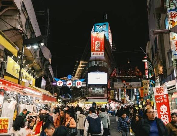 Friendly tour guides in Tokyo 1