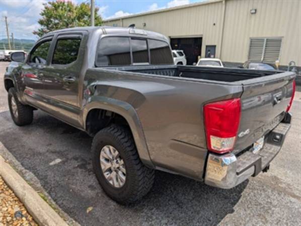2017 Toyota Tacoma SR V6 - $23,99063625152323971122