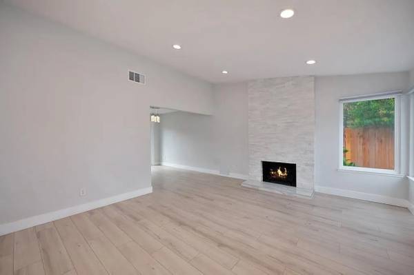 $1,450 / 2br - 939ft2 - Charming 2/ bed 2/bath home with 939 SqFt (Sacramento)63900308380290122