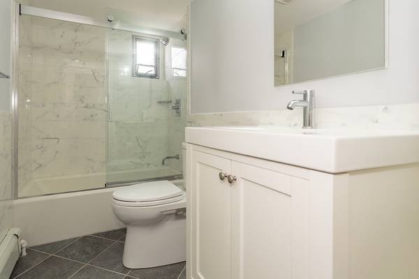 $428,900 / 2br - 748ft2 - Beautiful 2-bed 1-bath condo in Belmont for sale (Belmont)63802024761345124