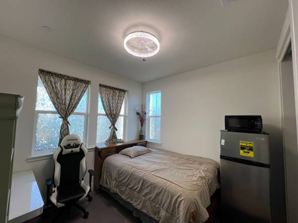 $1,200 / 1br - 200ft2 - Furnished Private Room w/ Private Bath – $1,200 (Morgan Hill) (morgan hill)63834321180289120
