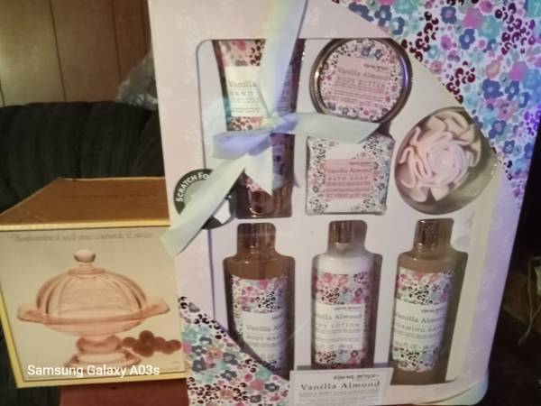 Candy dish & bath and body care 1