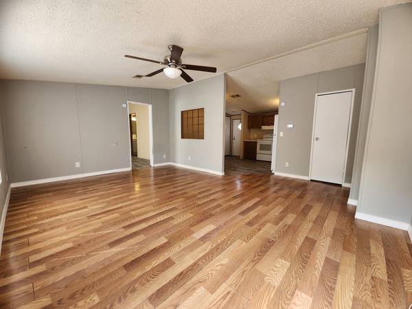 $1,450 / 3br - 3 Bed, 2 Bath on 1/3 Acre Fenced Lot – No Gas or Water Bills! (Interlachen)63963328364163122