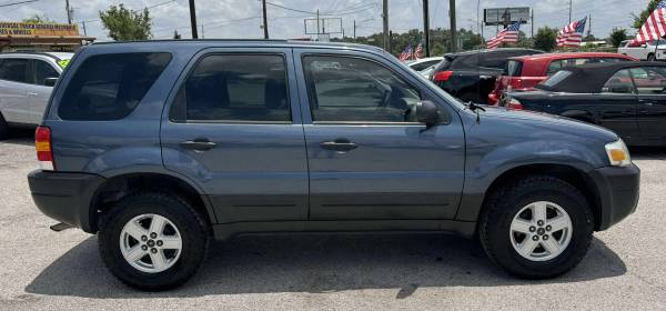 2005 FORD ESCAPE - INFORME CARFAX DISPONIBLE, AHORRADOR DE GASOLINA, PAGO EN EFECTIVO - $2,995 (West Mount Houston)63622465757187123