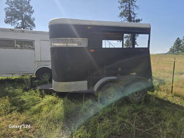 2 horse Trailer 1