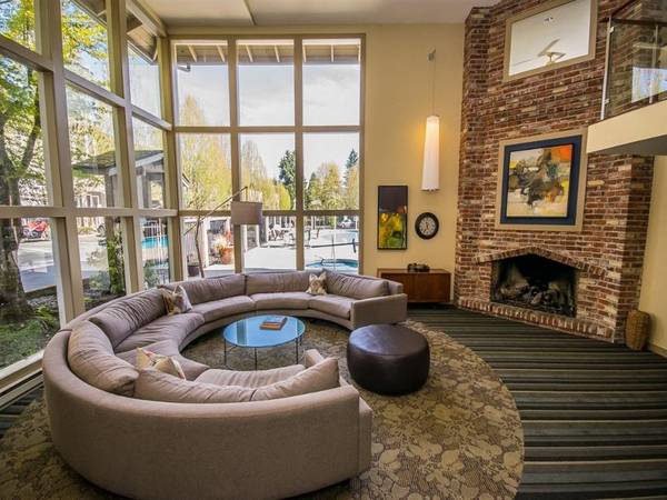 $2,400 / 2br - 914ft2 - Remodeled Homes Available, On Bus Line, 2 bedroom (220 Newport Way SW, Issaquah, WA)63688314786305124