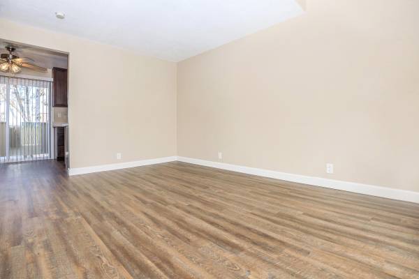 $2,410 / 1br - 670ft2 - Microwave, Mirrored Closet Doors, Dishwasher (concord / pleasant hill / martinez)64011321425793121
