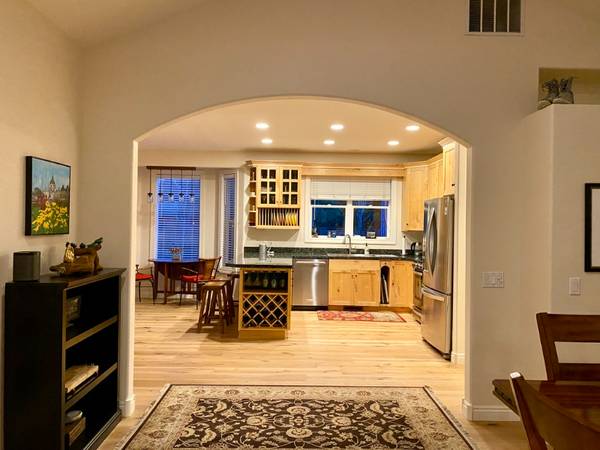 $2900.00 / 2br - 1650ft2 - Single level, light filled home in Hailey, ID63908289558403124