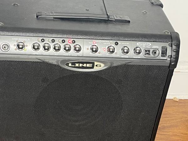 75 Watts Guitar Amplifier Line 6 (by Yamaha) Spider with 12” Celestion 1