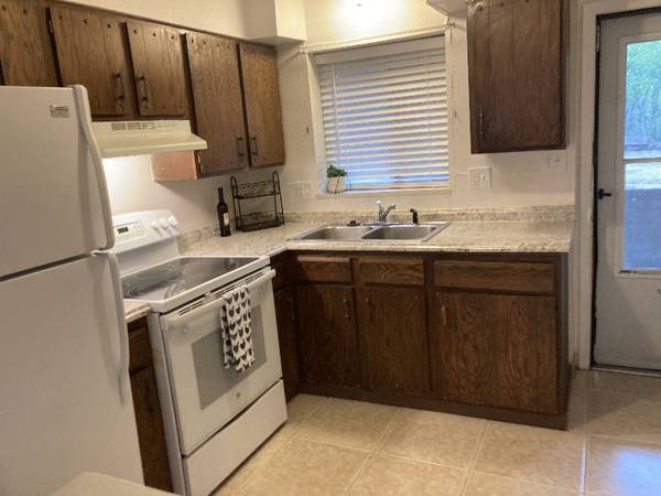 $1100.00 / 2br - 750ft2 - Scenic Circle63687049783937121