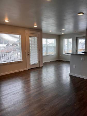 $1,834 / 2br - 1150ft2 - Captivating 2 BR/2 BA Abode with Outdoor Fireplace, Tour Today (Old Farm District)63839291585027124
