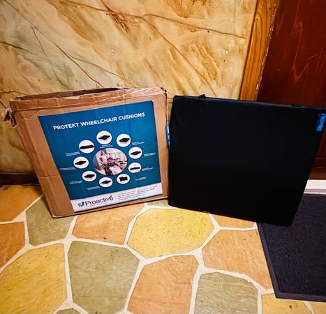 Comfort Wheelchair Cushion – Supportive Seat Pad (Good Condition) 1