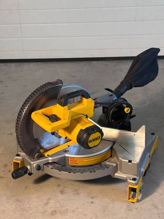 DeWalt 12" Compound Miter Saw 1