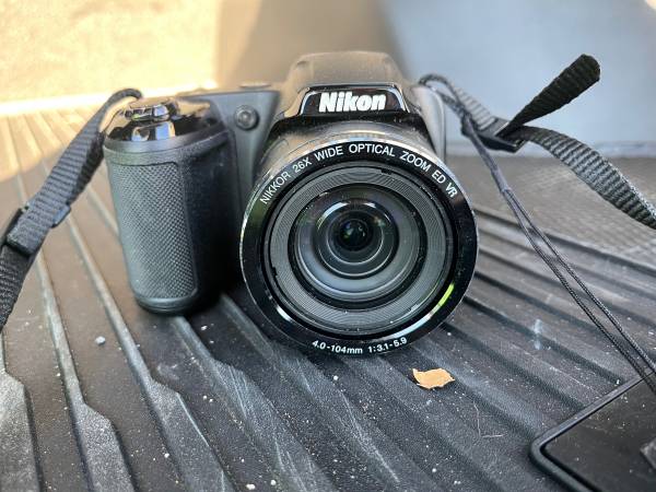 Nikon Coolpix 320 camera 1