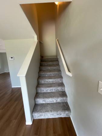 $2,000 / 3br - 1500ft2 - 3 bedroom townhouse style apt on Binnacle with huge garage (Wasilla)64014173067650123